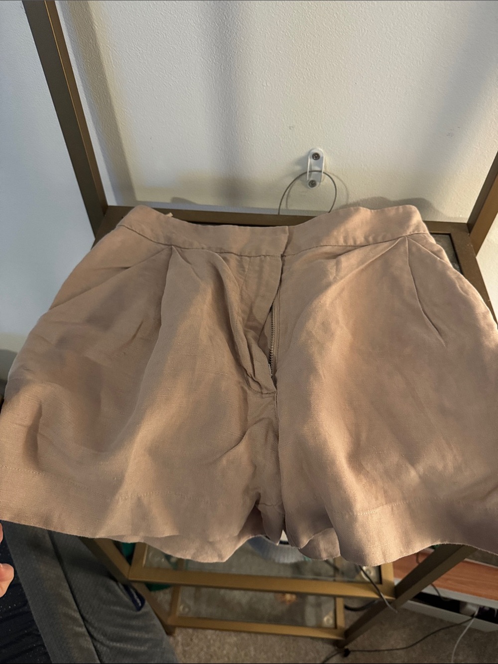 Aritizia Wilfred  High-Waist Linen Blend Shorts in Taupe